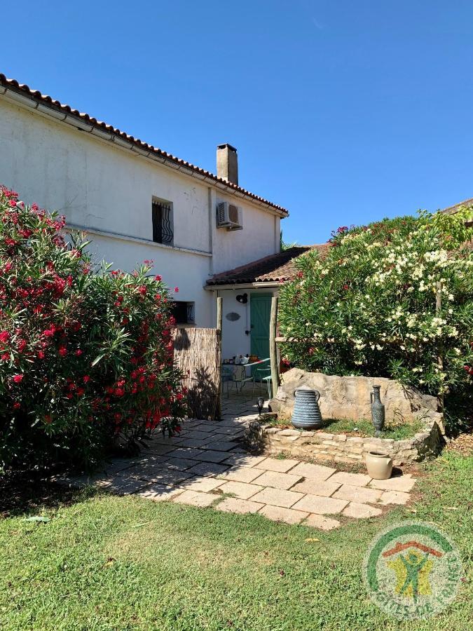 Appartamento Mas De Plisset Saint-Gilles  Esterno foto