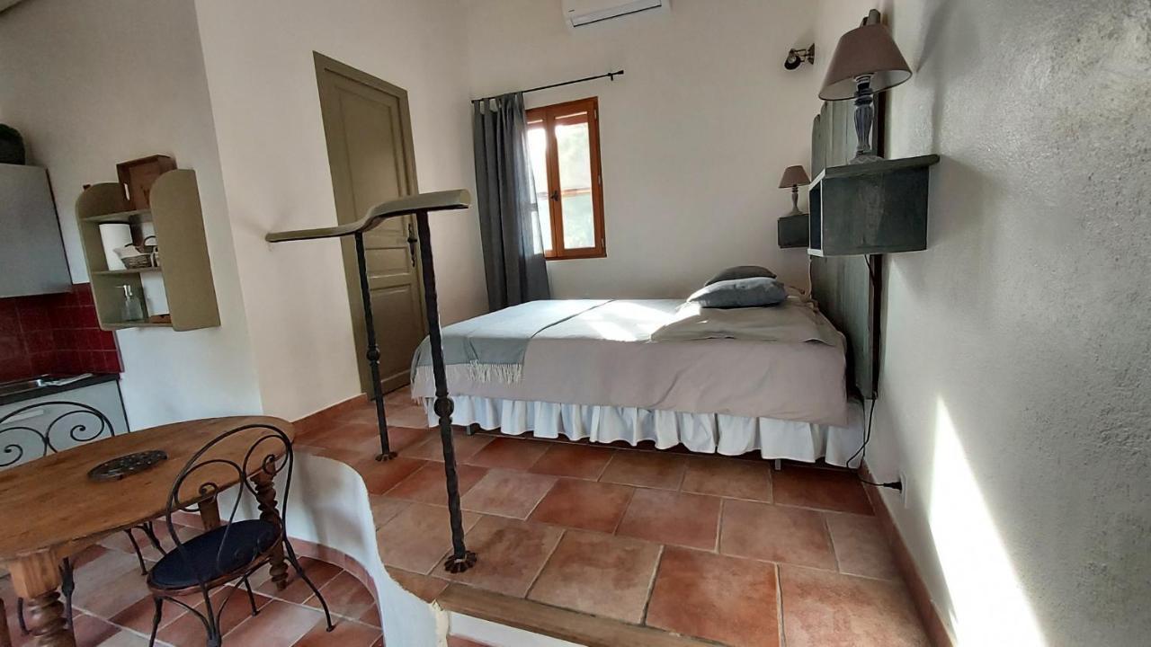 Appartamento Mas De Plisset Saint-Gilles  Esterno foto